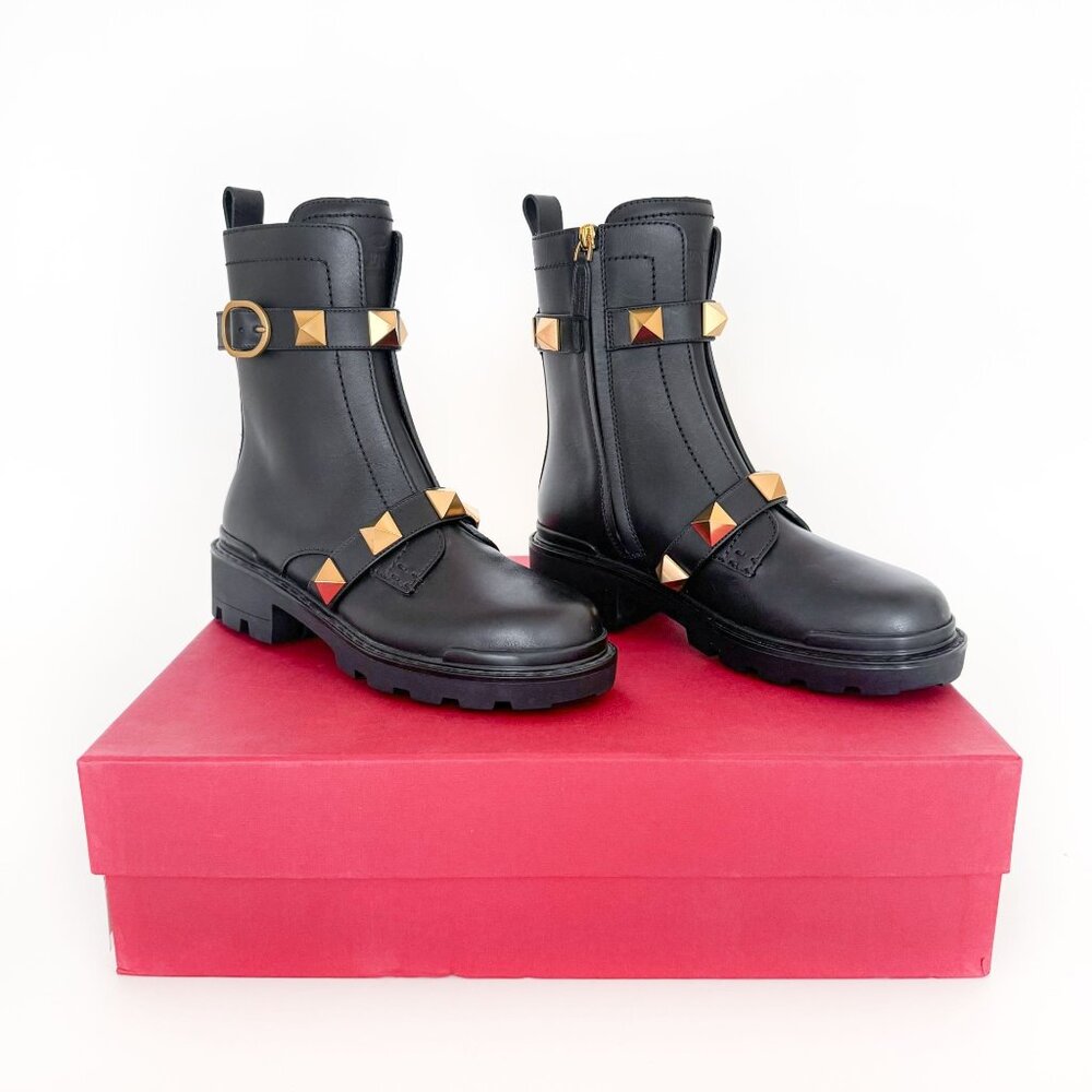 Valentino Garavani Roman Stud Combat Boot EU 38 US 8 Black Chelsea Rockstud